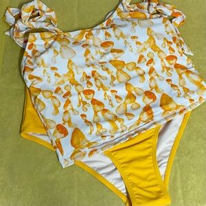 NEW - Beachwear - 2 pc. Swimsuit - Yellow/White, Size: MEDIUM